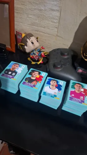 Lote 200 Figurinhas Sortidas e Sem Repetição