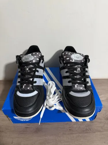 Adidas - Fórum 2000