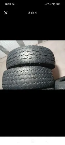 Dois pneus 235/70R16