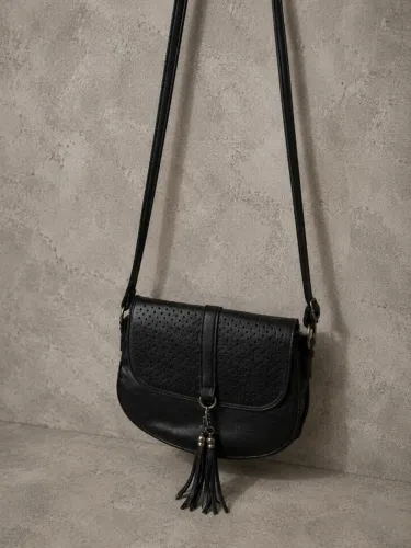 Bolsa Transversal Preta Boho Chic com Pingentes