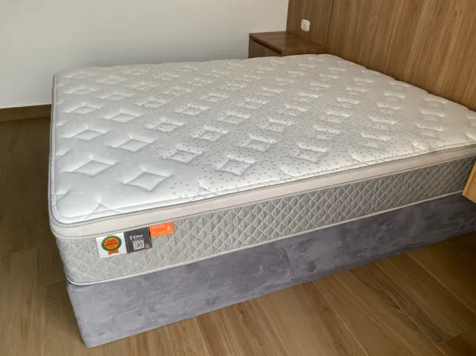Vende-se CAMA BOX QUEEN semi nova