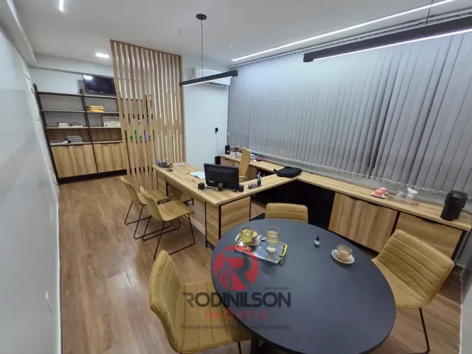 Ed. Marco Business, sala à venda, 8° andar, 02 centrais de ar e 1 mesa c/ 4 cadeiras, Antô