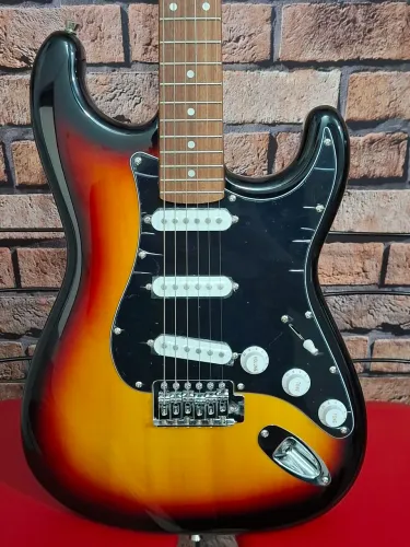 Guitarra STRATOCASTER Aria Pro II stg
