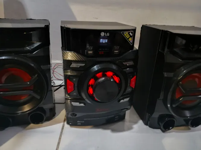 Som LG cm4350  (220 W rms)