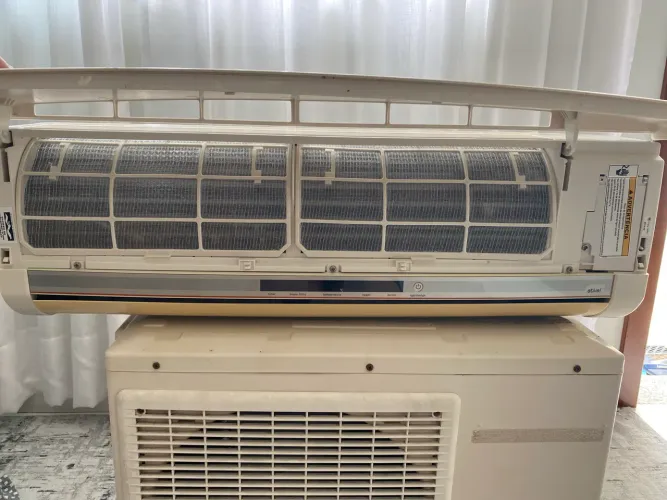 Ar-Condicionado Brastemp 7.500 BTUs Quente e Frio ( Sem controle)
