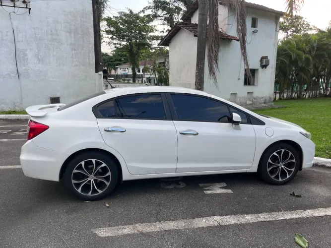 Honda Civic Sedan LXS 1.8/1.8 Flex 16V Aut. 4P 2014