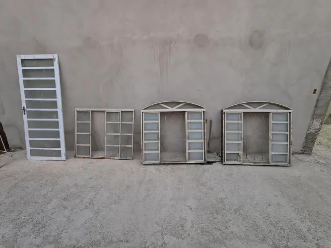 PORTAS E JANELAS DE VIDRO