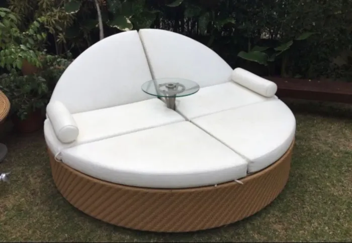 Chaise ostra mac com mesa no centro 