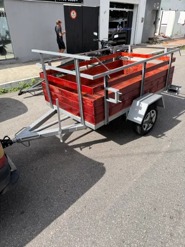 Reboque um eixo novo