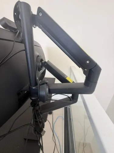 Suporte de monitor articulado