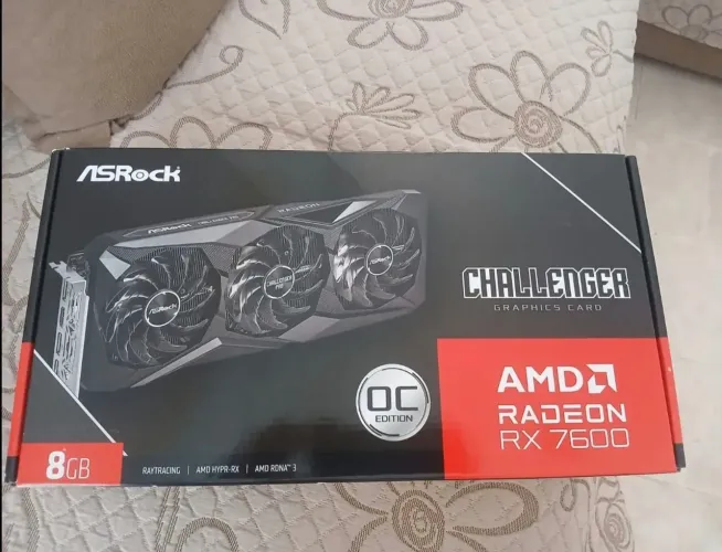 Placa de vídeo RX 7600 Triple Fan ASRock