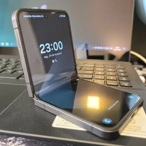 Galaxy Z Flip 6 256gb com detalhe