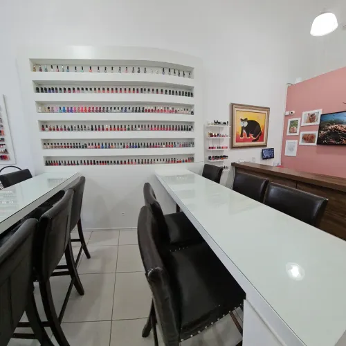 Vaga para Manicure Tradicional com experiência  em Nail Designer