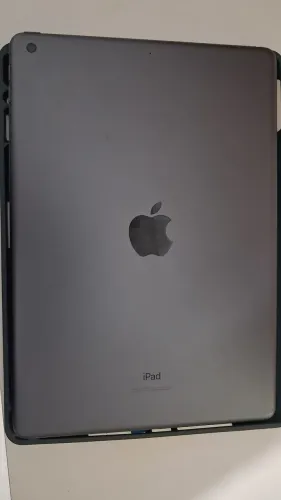 IPAD 8 GERAÇAO COM 128 GB DE ARMAZENAMENTO, EM PERFEITO ESTADO DE CONSERVAÇÃO.