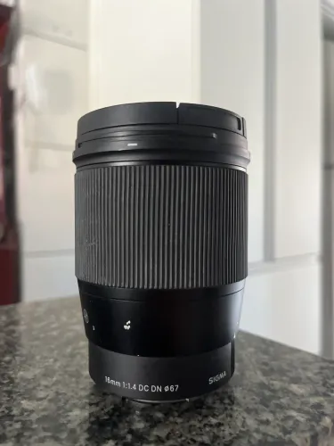 Lente SIGMA 16mm 1.4 DC DN para Sony