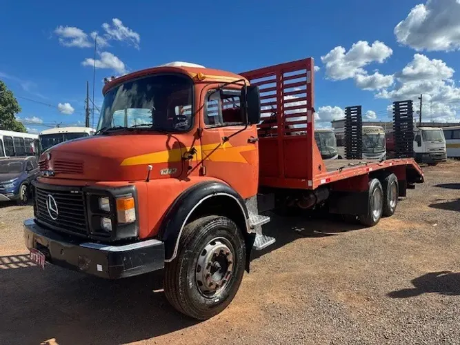 CAMINHÃO PLATAFORMA MERCEDES-BENZ 1313 