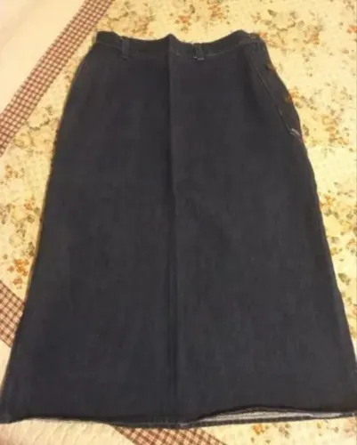 Saia jeans azul marinho mídi 40