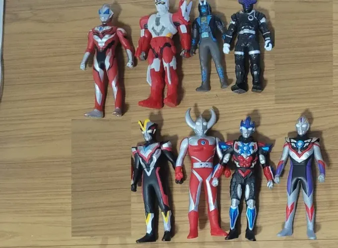 LOTE COM 8 BONECOS ULTRAMAN E TOKUSATSU