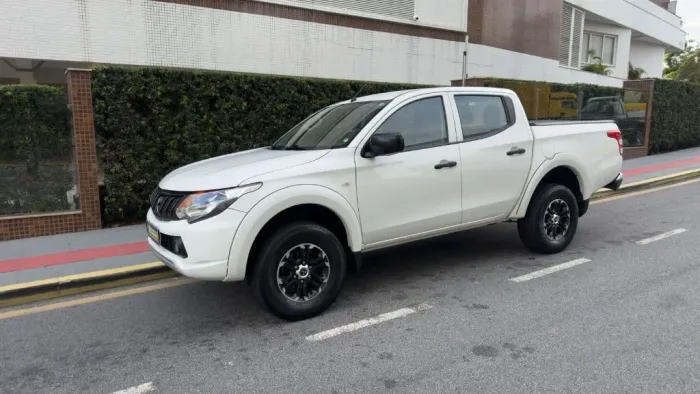 Mitsubishi L200 GL 2.5 4X4 CD Diesel 2023