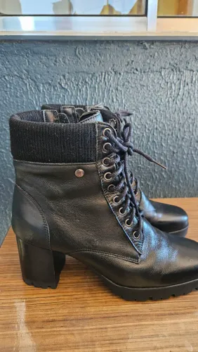 Bota feminina coturno