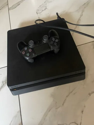 PS4 Slim 1TB + 2 Controles ? 1 Original e 1 Paralelo