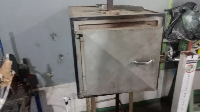 Forno elétrico de alta temperatura industrial .