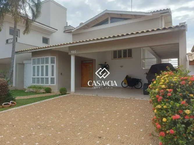 CASA EM CONDOMINIO FECHADO