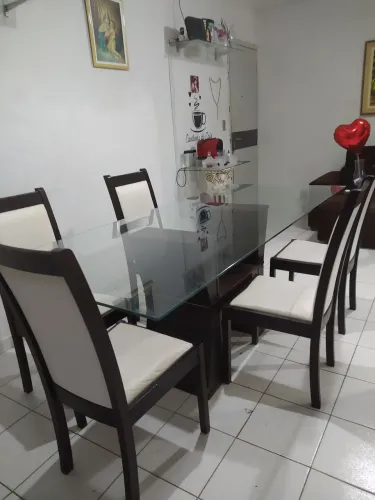 Uma linda Sala de Jantar de 08 lugares