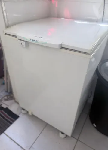Freezer Horizontal Electrolux HI60 - 160L | Dupla Ação (Freezer e Conservador)