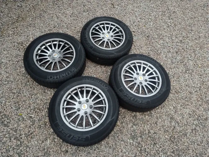 Jogo de rodas com pneus 205/60 R15