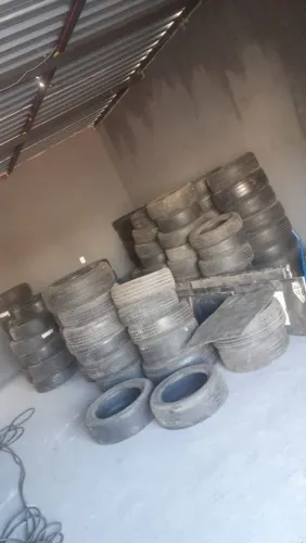 Máquinas de borracharia e mais de 60 pneus a venda.