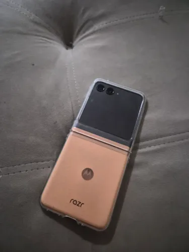 Celular Moto Razr com defeito 