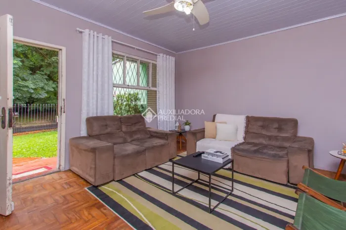 Excelente oportunidade casa com 5 quartos, vaga para 3 carros no bairro Jardim Botânico!