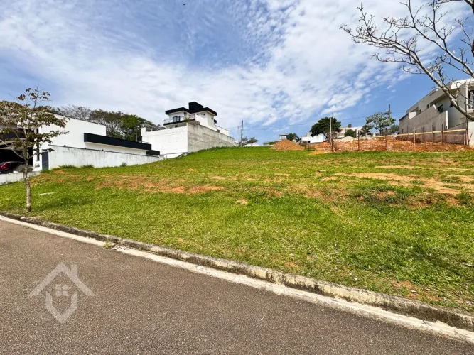 Terreno à Venda no Condomínio Terras do Vale em Caçapava - SP