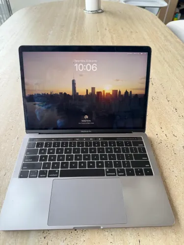 MacBook Pro com Touch Bar - 13 inch
