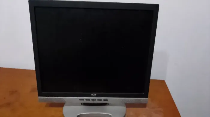 Monitor marca nova. 