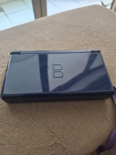 Nintendo DS Lite.