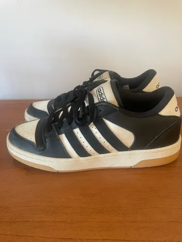 Tênis Adidas