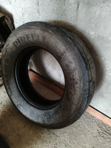 Pneu 275 caminhão 