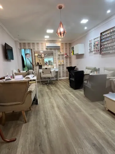 Salão de Beleza à Venda - Pronto para Faturar, com Carteira de Clientes Fidelizada
