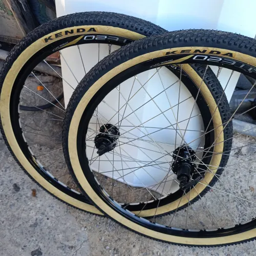 Par de rodas Elite 29 com pneus novos