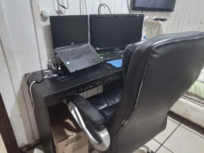 Mesa e cadeira 