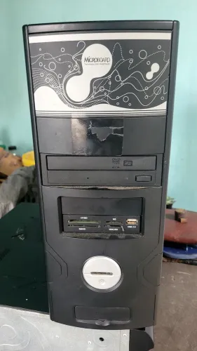 Gabinete ATX com placa mãe