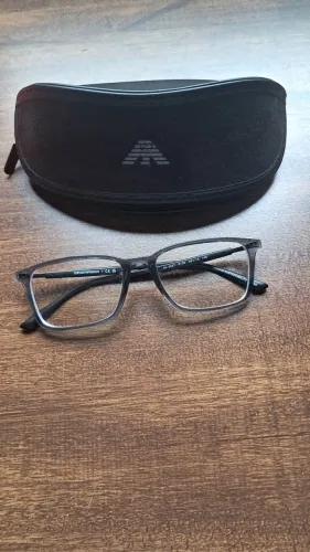 Armação Armani muito nova, torrando