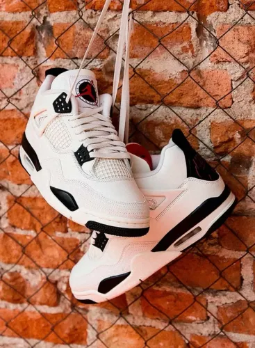 Tênis Air Jordan retrô 4