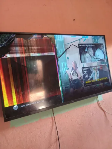 TV Panasonic 43 polegadas com defeito retiracao de peça