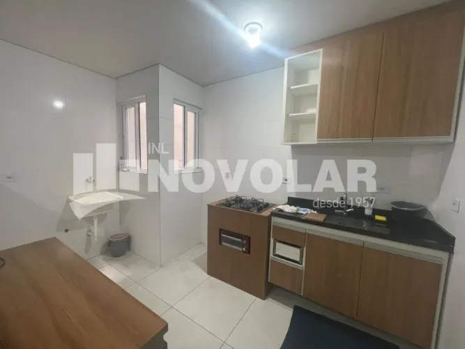 Apartamento na Vila Maria com 1 dormitório com sacada.