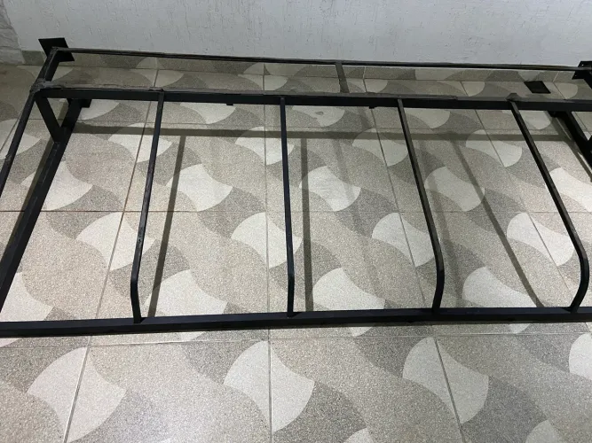 Vendo uma armação de metalom 