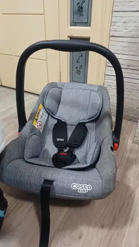 Carrinho de Bebê Cosco + Bebê Conforto - R$ 650