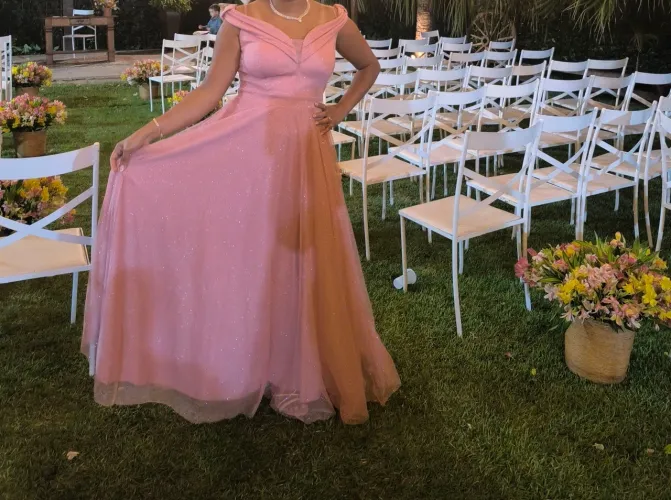 Vestido de festa foi usado uma única vês,veste super bem
